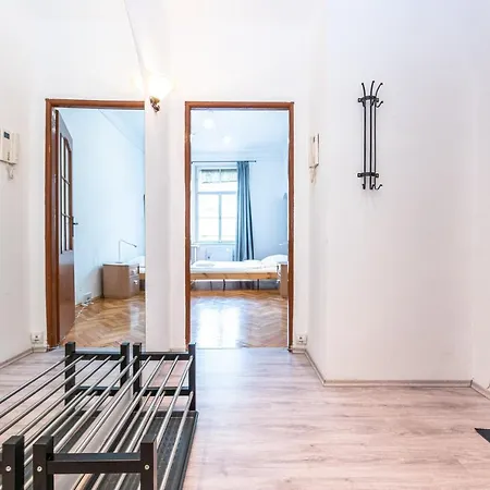 Apartment Jaromirova 9 Prag