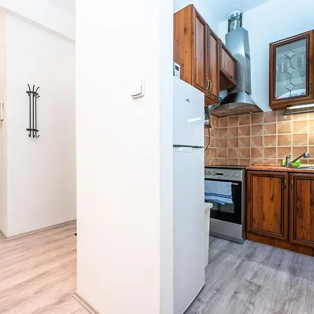 Apartament Jaromirova 9 *